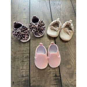 Baby girl crib shoe bundle